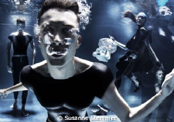 underwater fashion editorial for SEE'YA MAGAZINE - find m... by Susanne Stemmer 